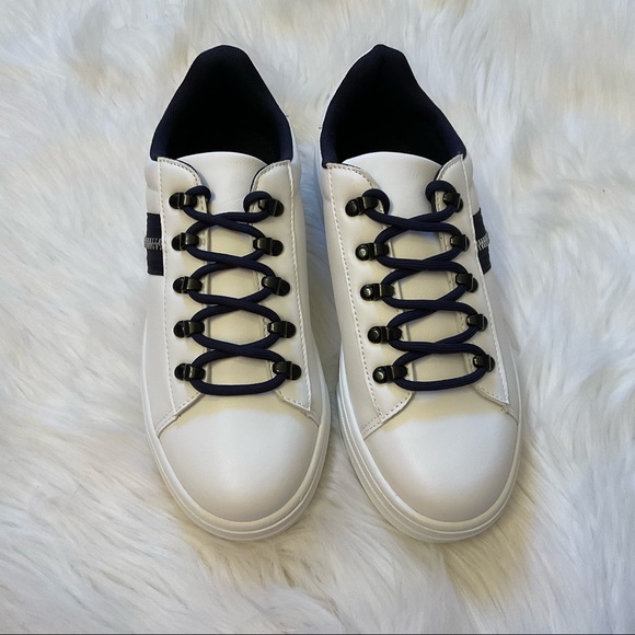 Journee Collection Arden Sneakers - New in Box - Size 8 - White / Navy - Picture 3 of 16